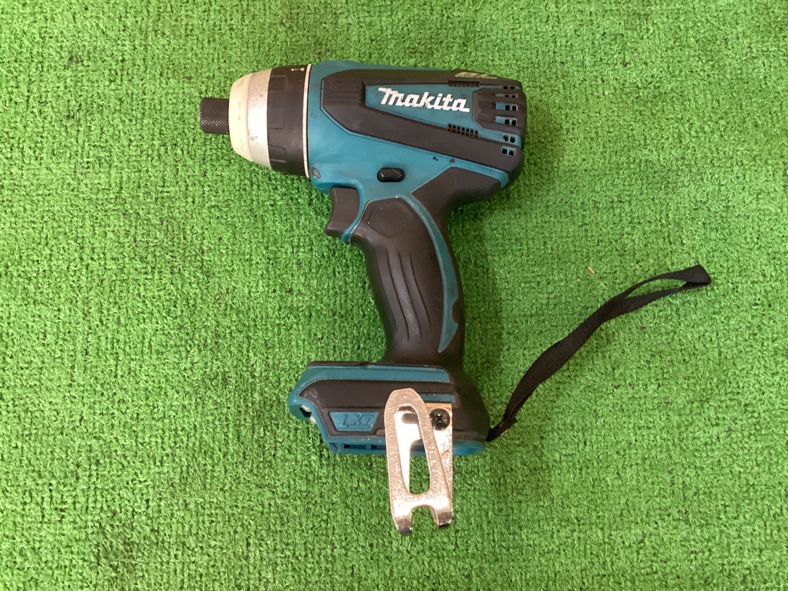 マキタ 充電式4モードインパクトドライバ バッテリ×2 充電器 ケース有 充電回数44 過放電5％ 38 バッテリ寿命3 4 サ-10 電動やすり 清掃ブラシ