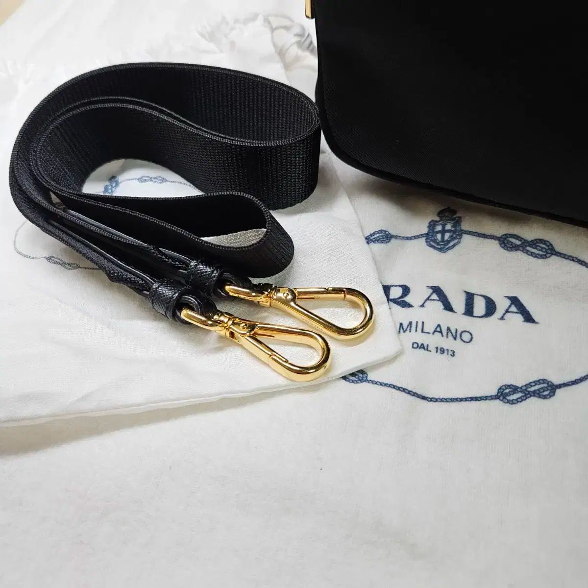 プラダ リナイロン バケットバッグ ブラック