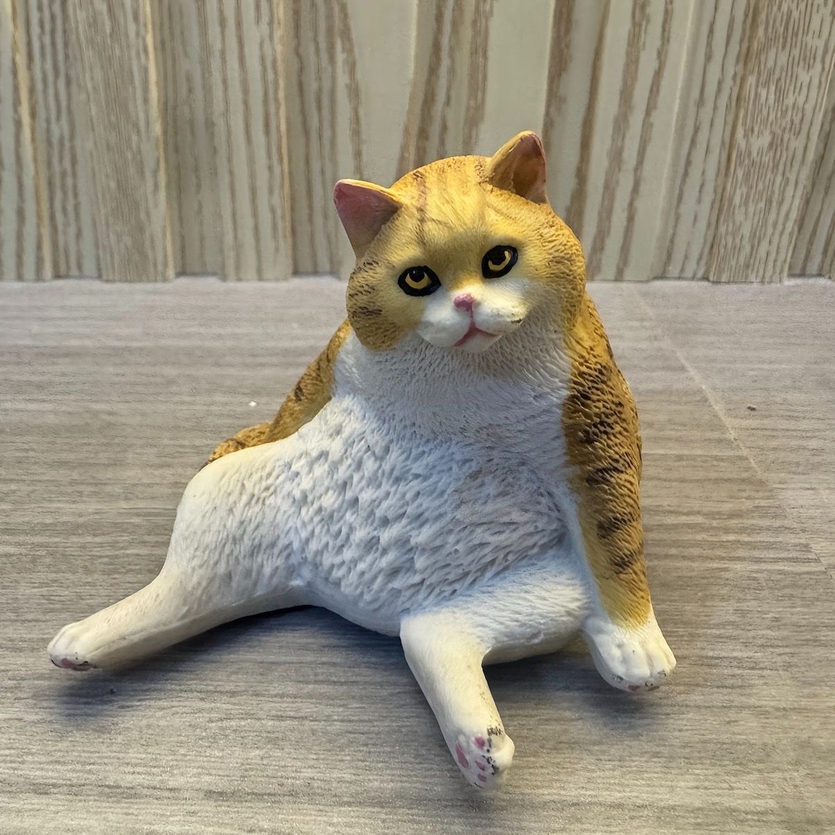 フィギュア ふんぞり返るネコ キジトラ 樹脂像 おもしろい 7cm 猫 ねこ