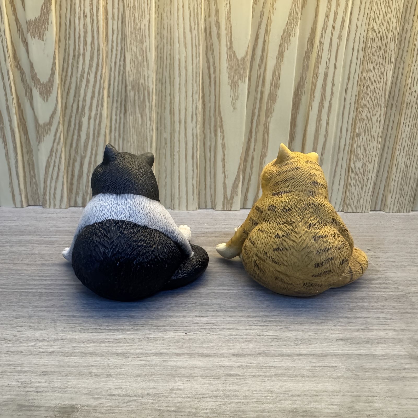 不思議な動物の置物　フィギュア フィギュア ふんぞり返るネコ キジトラ 樹脂像 おもしろい 7cm 猫 ねこ