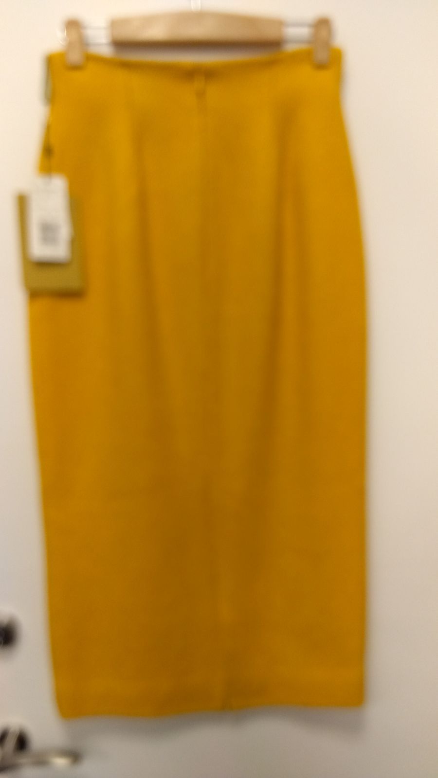 M2 シビラ 新古品 山吹色 タイトスカート