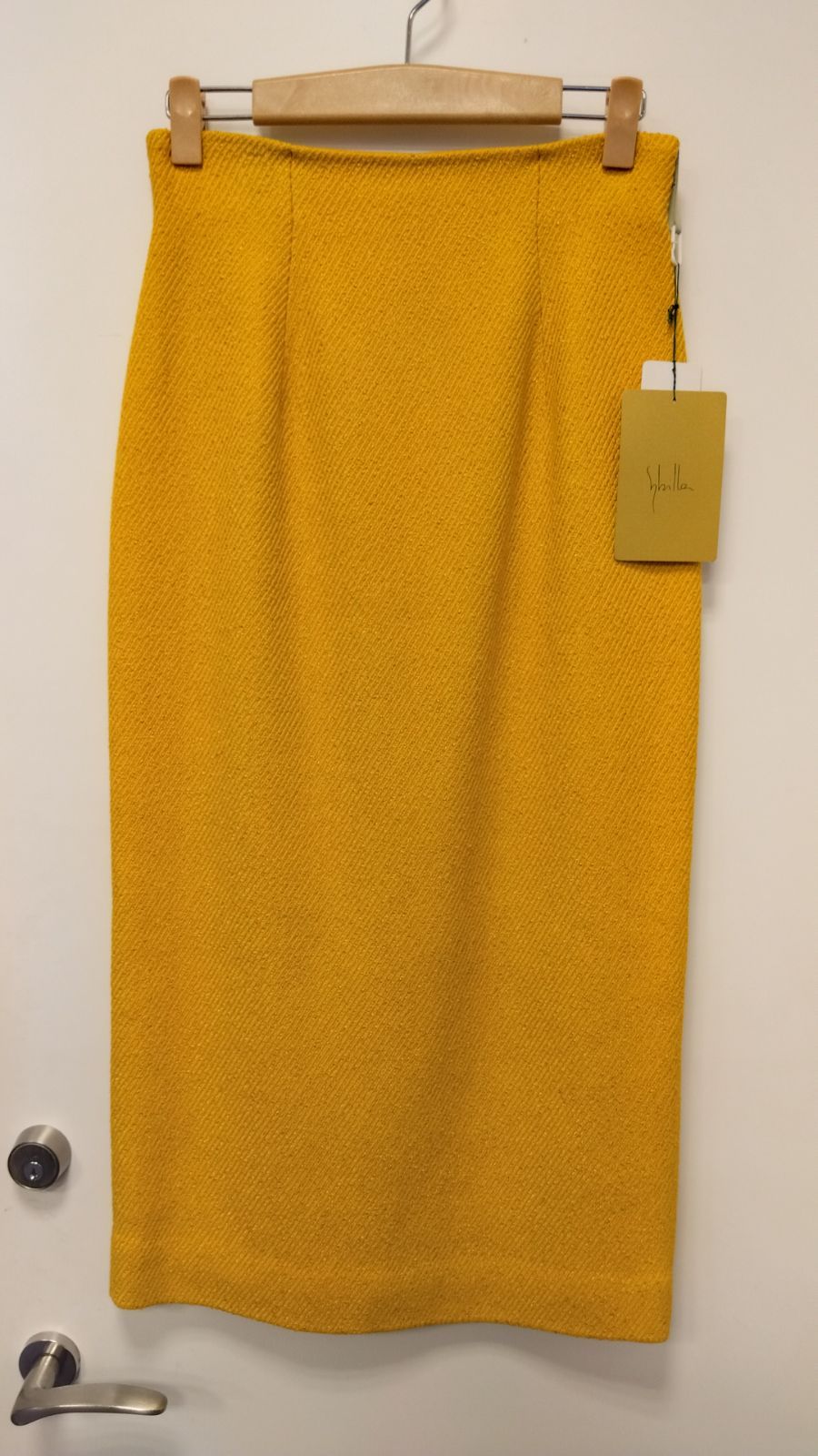 M2 シビラ 新古品 山吹色 タイトスカート