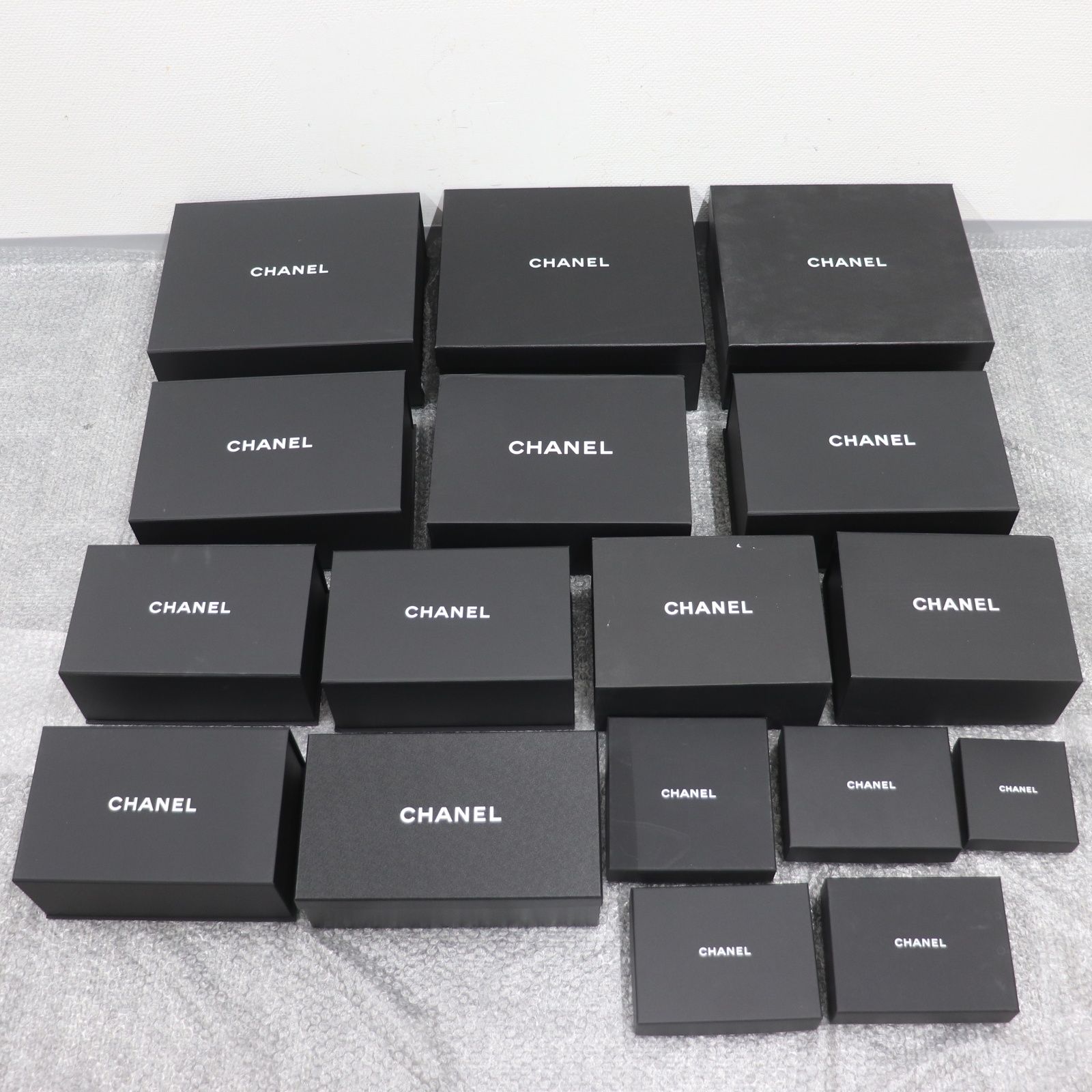 ITMNESEGT5AC CHANEL シャネル 空箱 ボックス 空き箱 おまとめ ブラック 箱17個 保存袋 リボン カード クロス