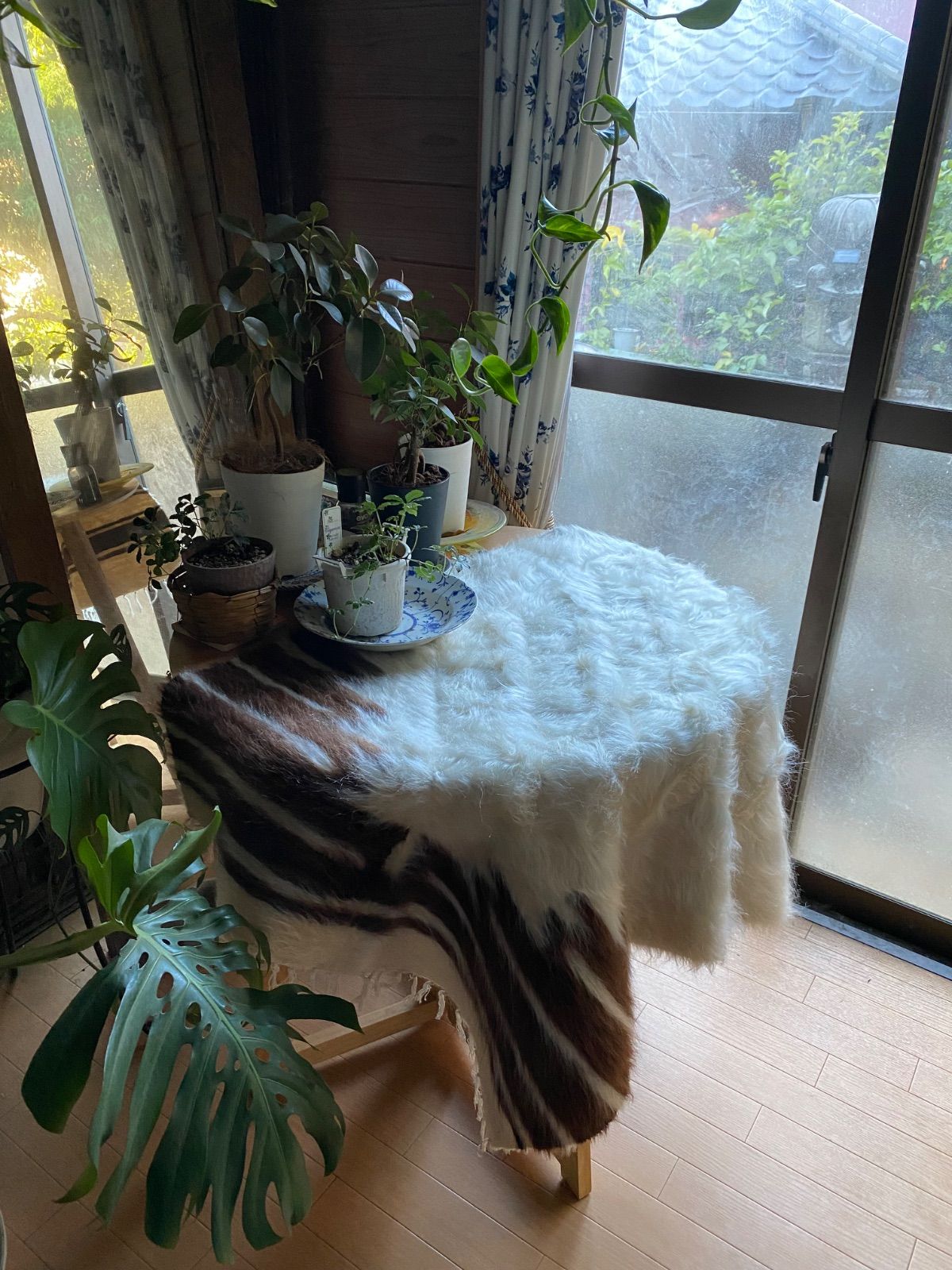 車やキャンプにも ソファやベッドの下にも