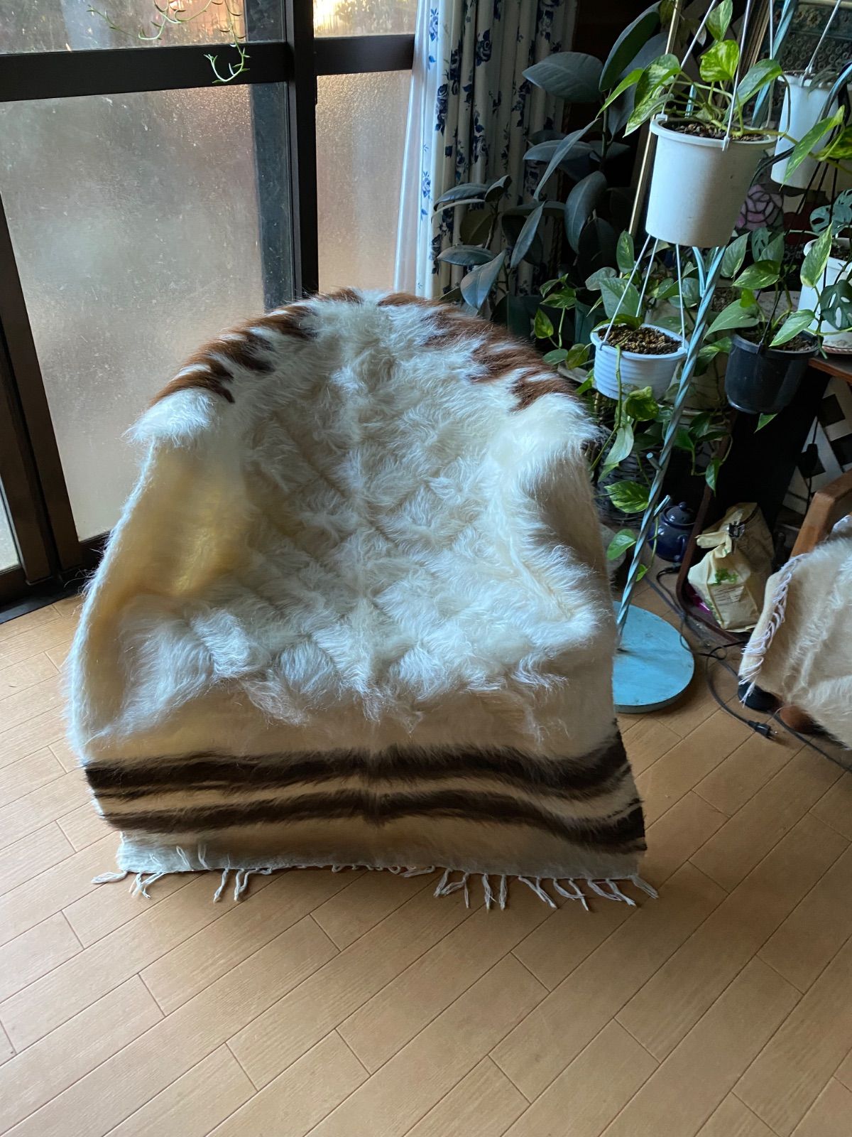 上古いアンゴラ山羊のモヘ100で織られたシイルトバッタニイェ3色楽しめる ヴィンテージ トルコより直輸入卸売価格 モフモフ暖かくてインテリアにもお洒落 車やキャンプにも ソファやベッドの下にも 踏み心地抜群 とにかく便利で重宝なシイルトバッタニイェ