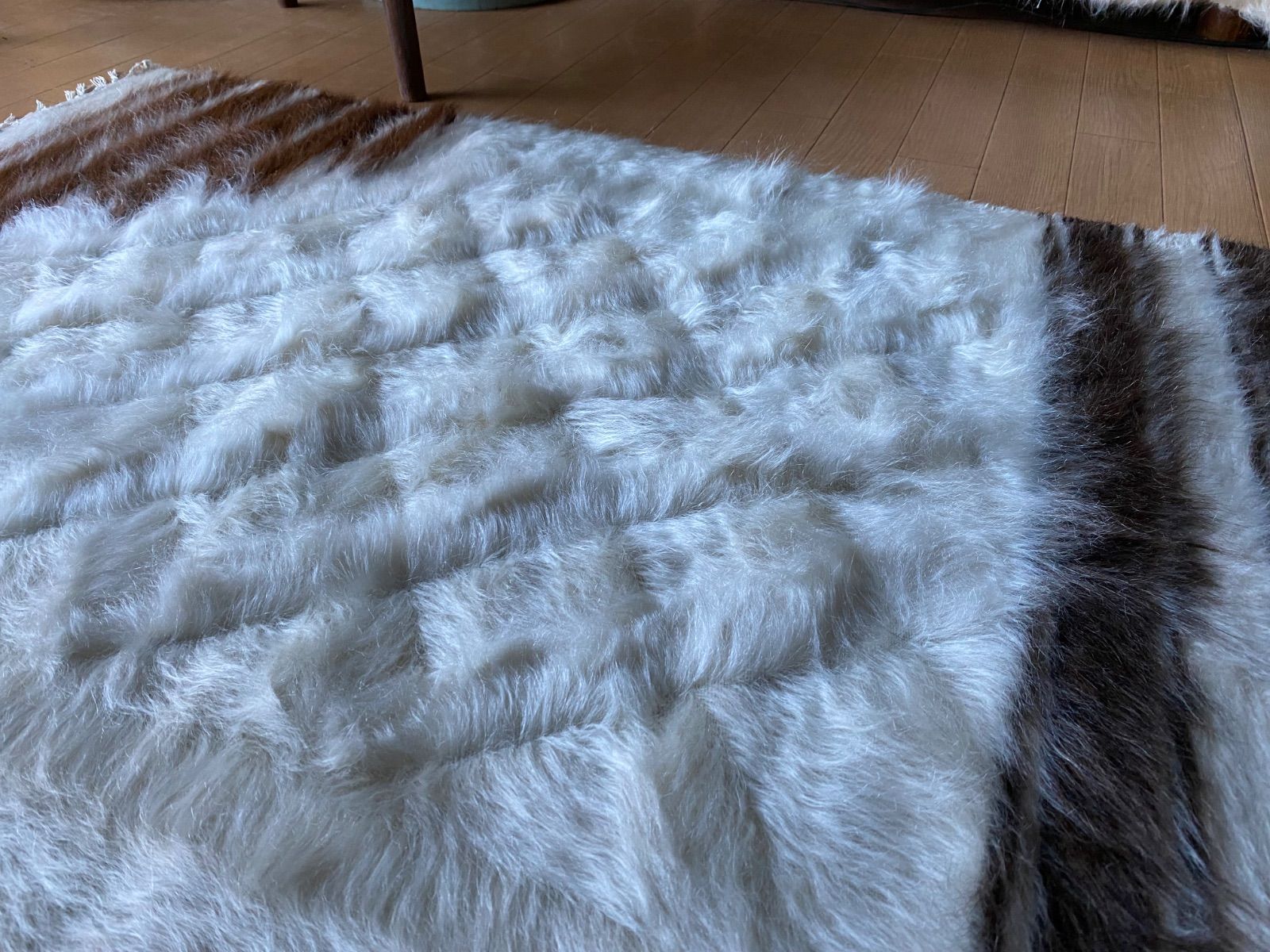 モフモフ暖かくてインテリアにもお洒落 車やキャンプにも