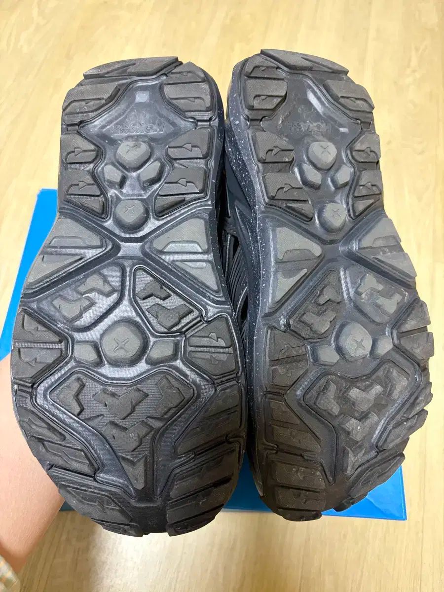 ホカ ホパラ ブラックキャッスルロック 240