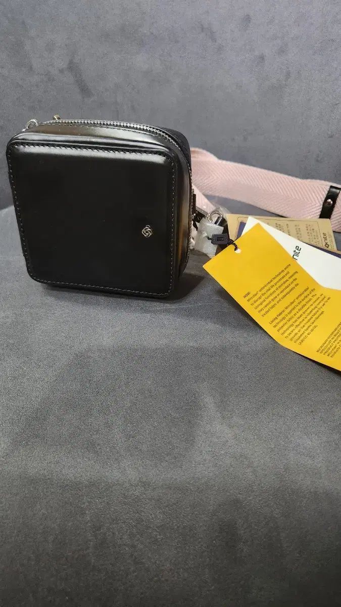 サムソナイト ブラック ミニ クロスバッグ