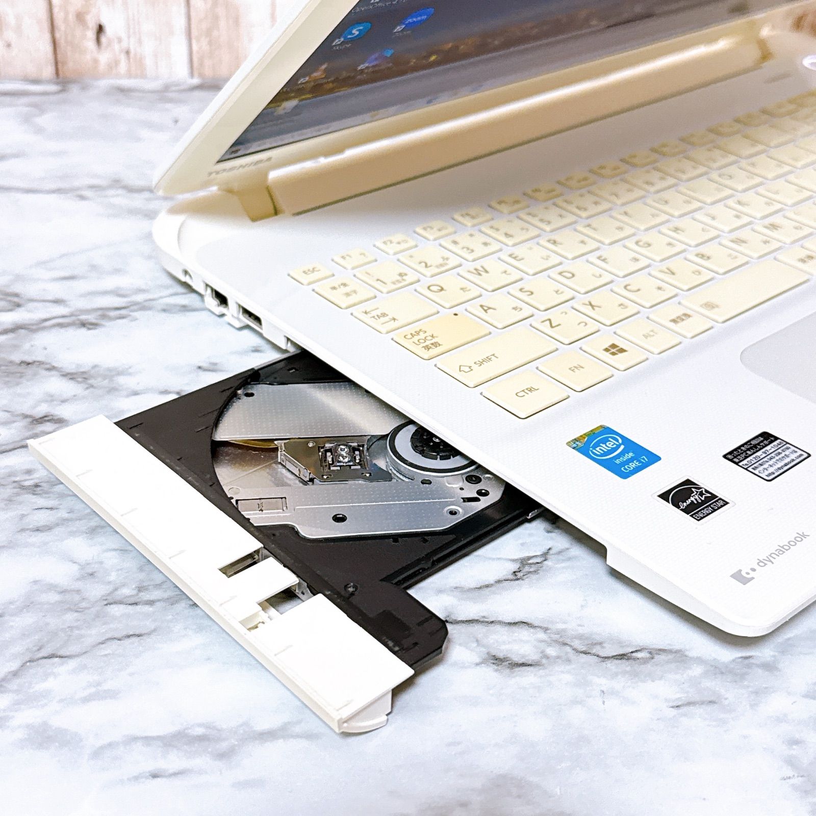 メモリ8GB カメラ付き