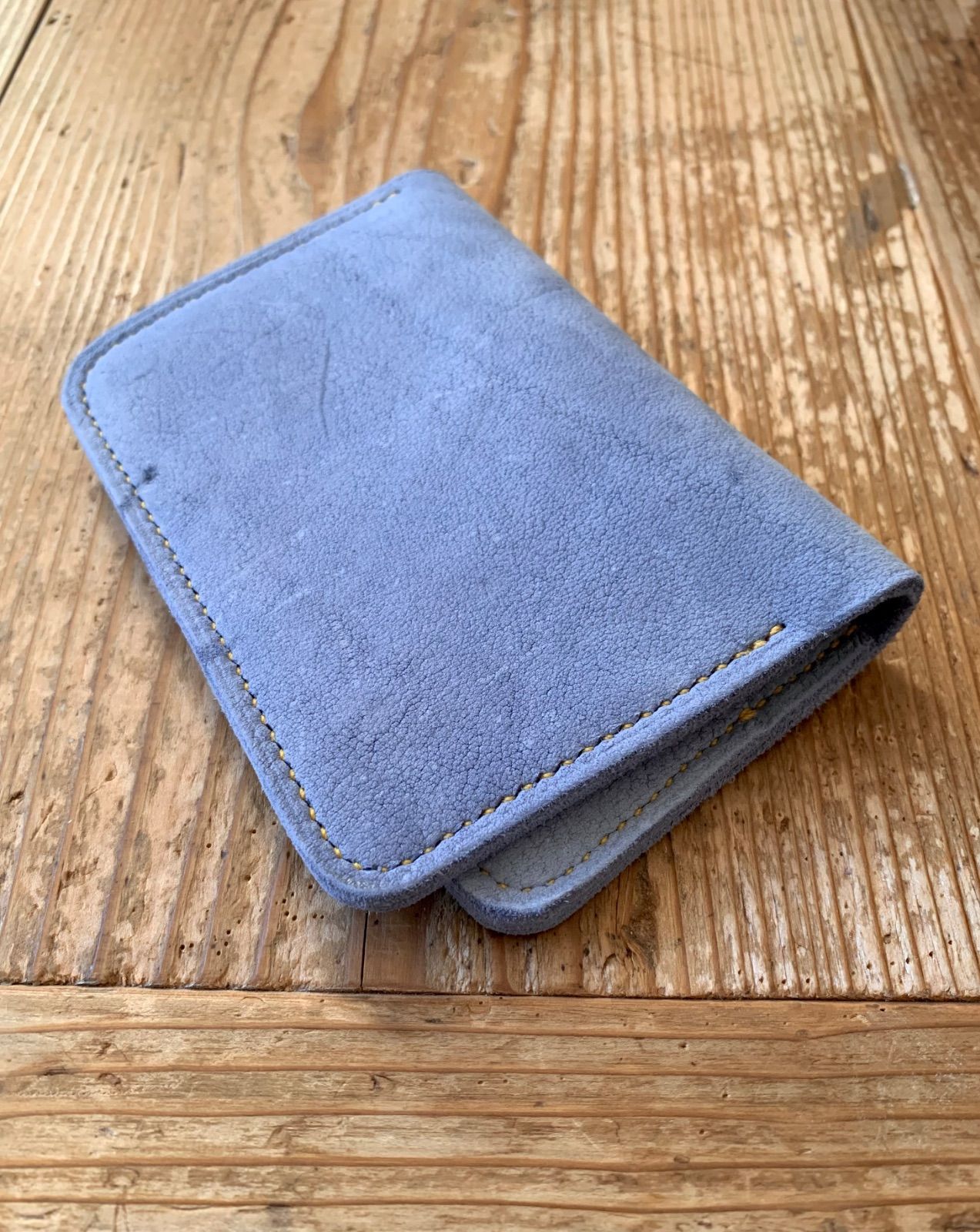 手縫いで創った革製の名刺入れ Abbraccio