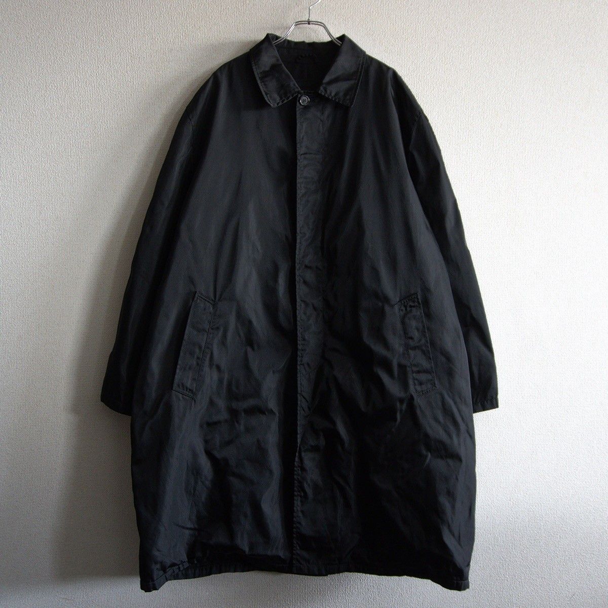 【プラダ】ステンカラー ナイロンコート ブラック made in Italy 最高級】PRADA【ブラック ナイロン ステンカラー コート】XL プラダ