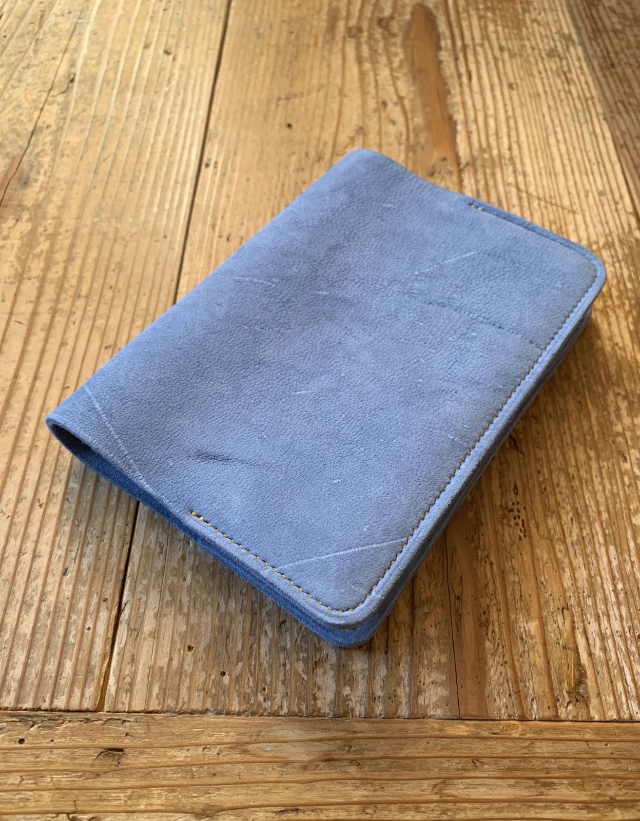 手縫いで創った革製のブックカバー liblino - il Cielo - Topolino 617