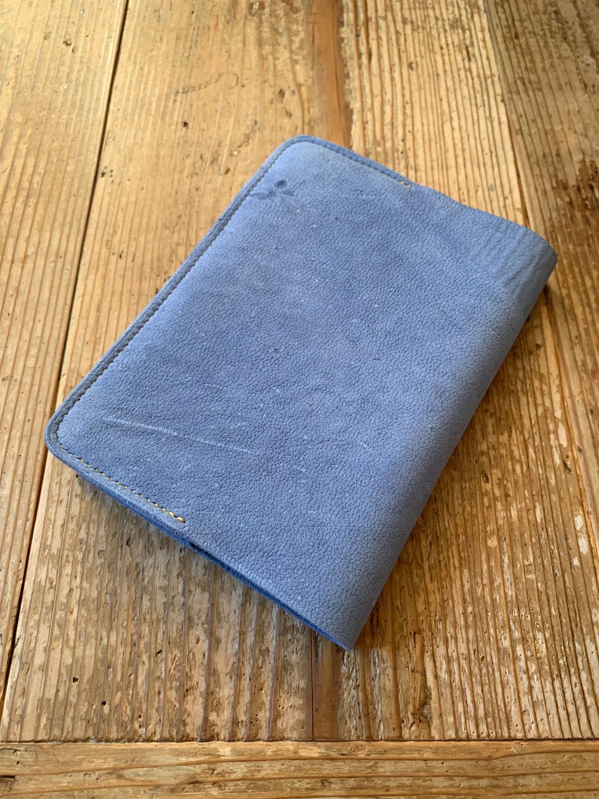 手縫いで創った革製のブックカバー liblino - il Cielo - Topolino 617