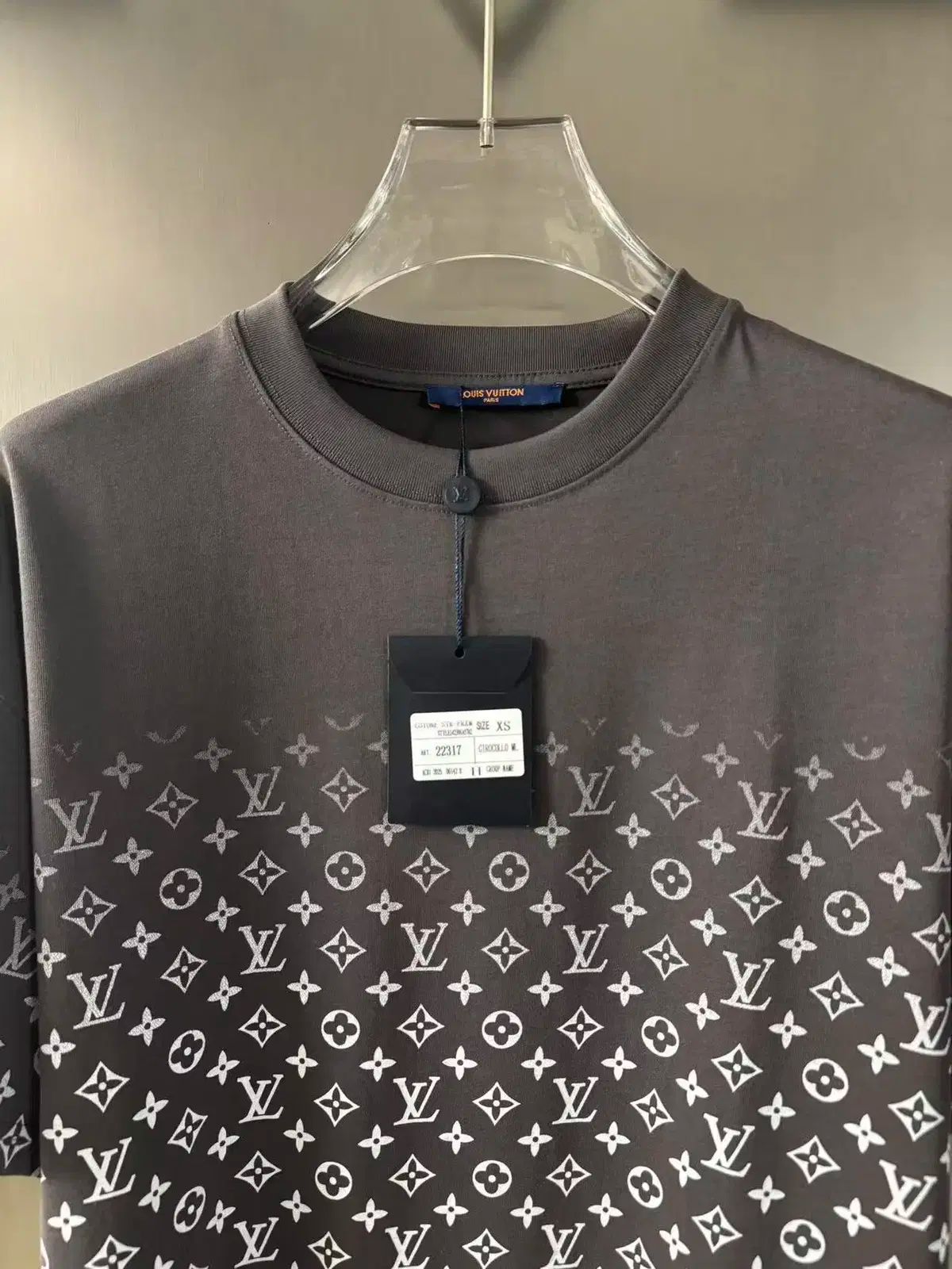 ルイヴィトン グラデーション モノグラム 半袖 Tシャツ