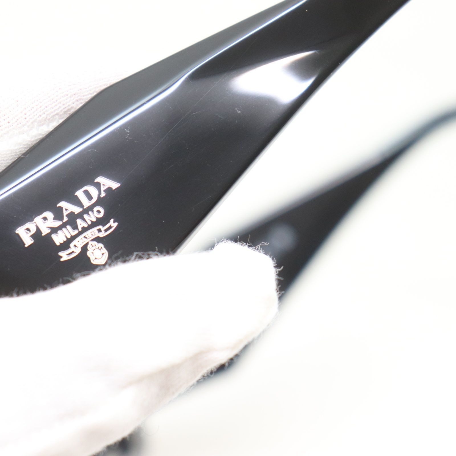 プラダ シンボル