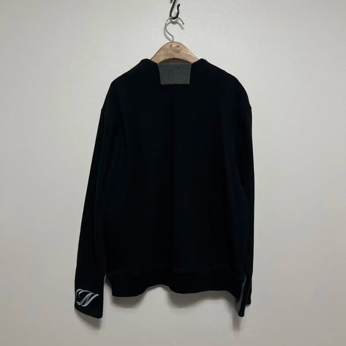 ブラック スウェットTシャツ