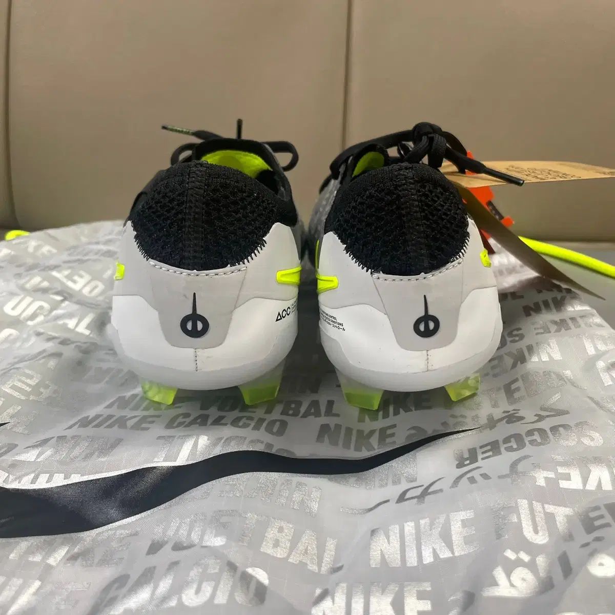 ナイキ サッカーシューズ-ティエンポ