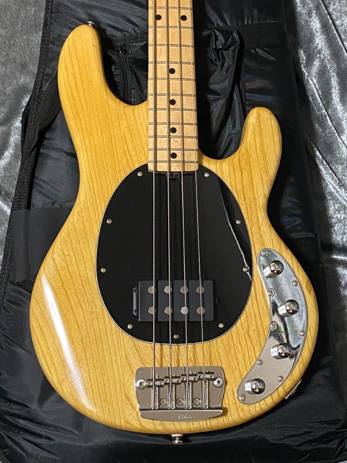 Sterling by Musicman Ray34 ハムバッカー アクティブPU 3バンドEQ搭載 ミュージックマン エレキベース