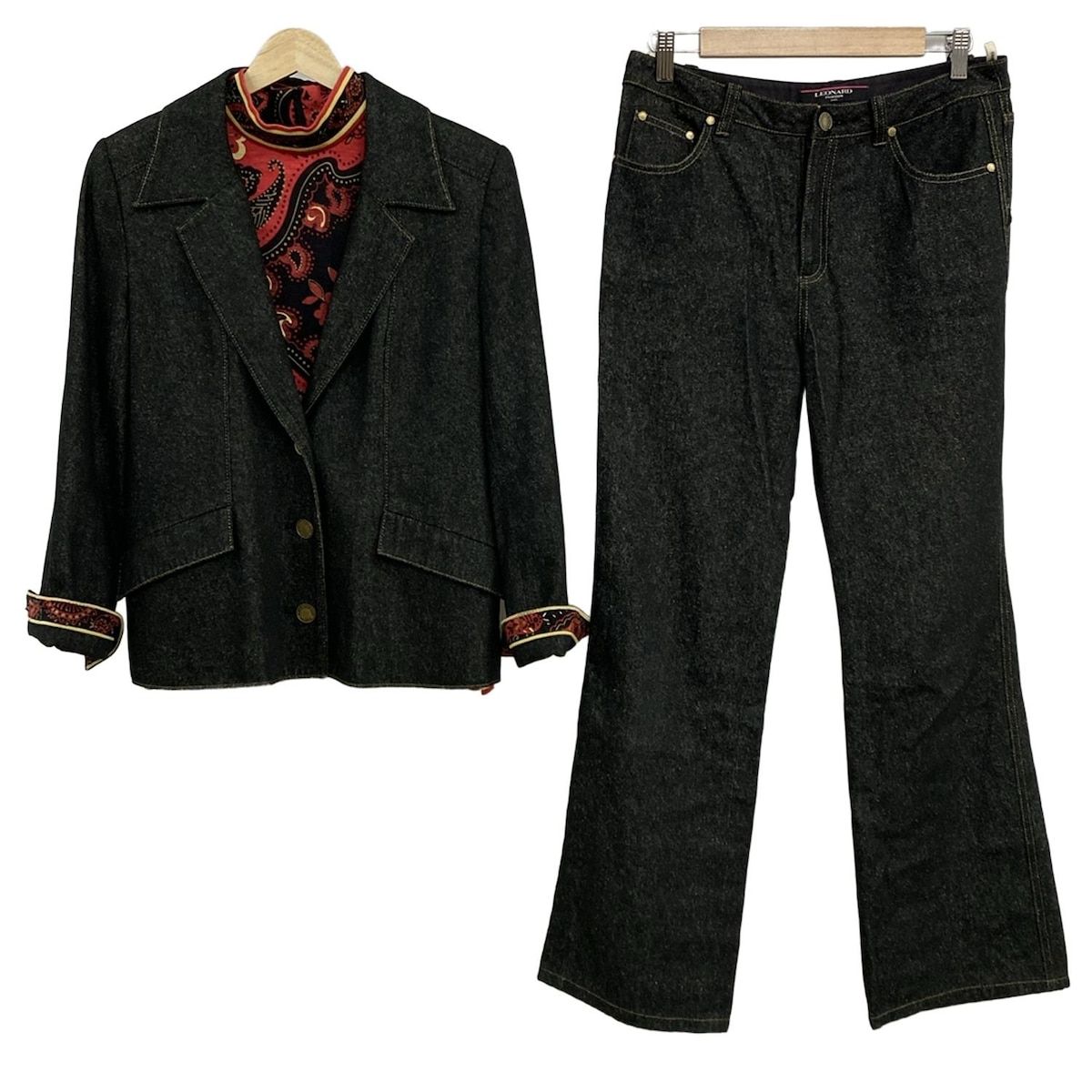 レオナール レディースパンツセットアップ レディース - レッド×黒×マルチ LEONARD FASHION ペイズリー 3点セット デニム カットソー