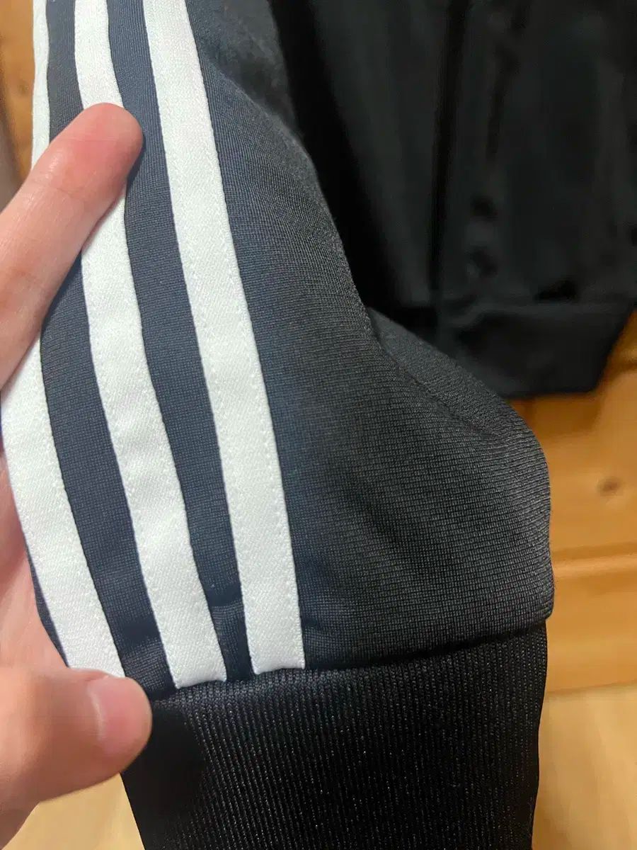 アディダス ファイヤーバード