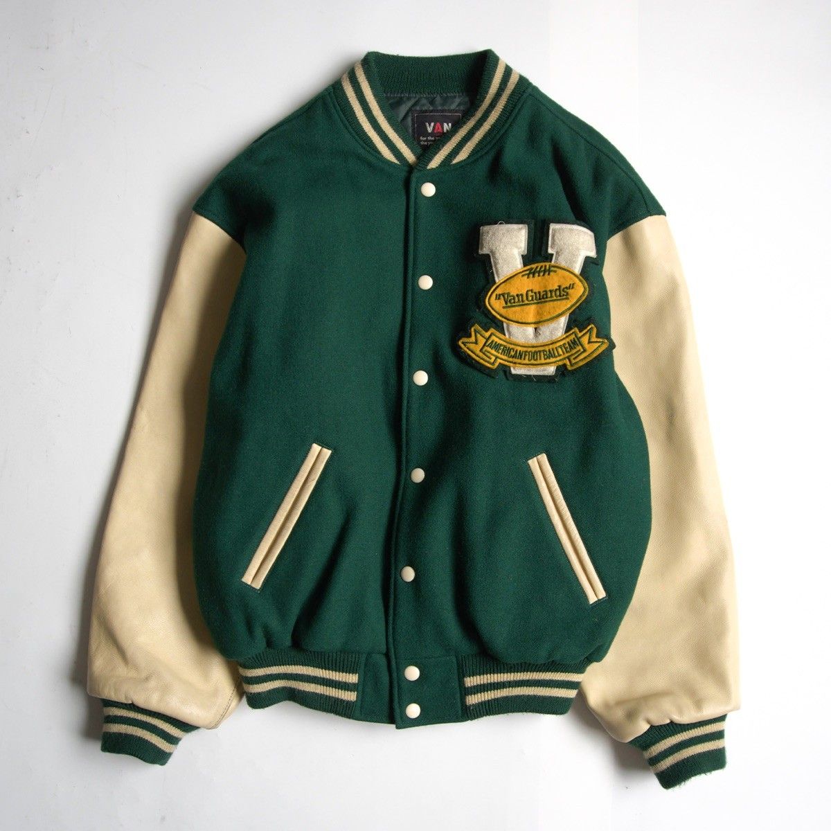 袖レザー スタジャン 美品 ワッペン 美品】HARVARD ワッペン刺繍 袖