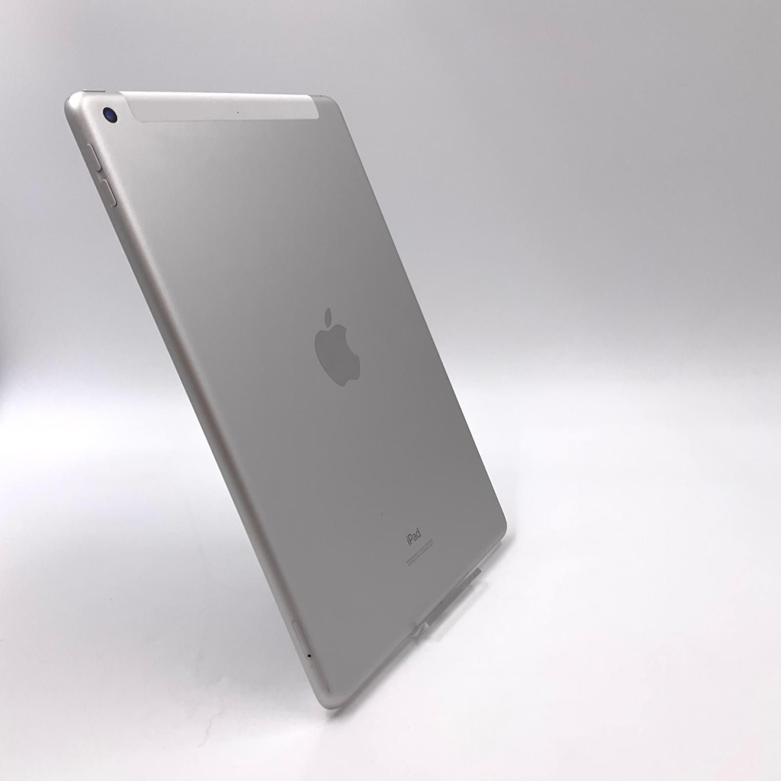 Apple iPad 第8世代 32 GB シルバー WiFi Cellular docomo 白ロム