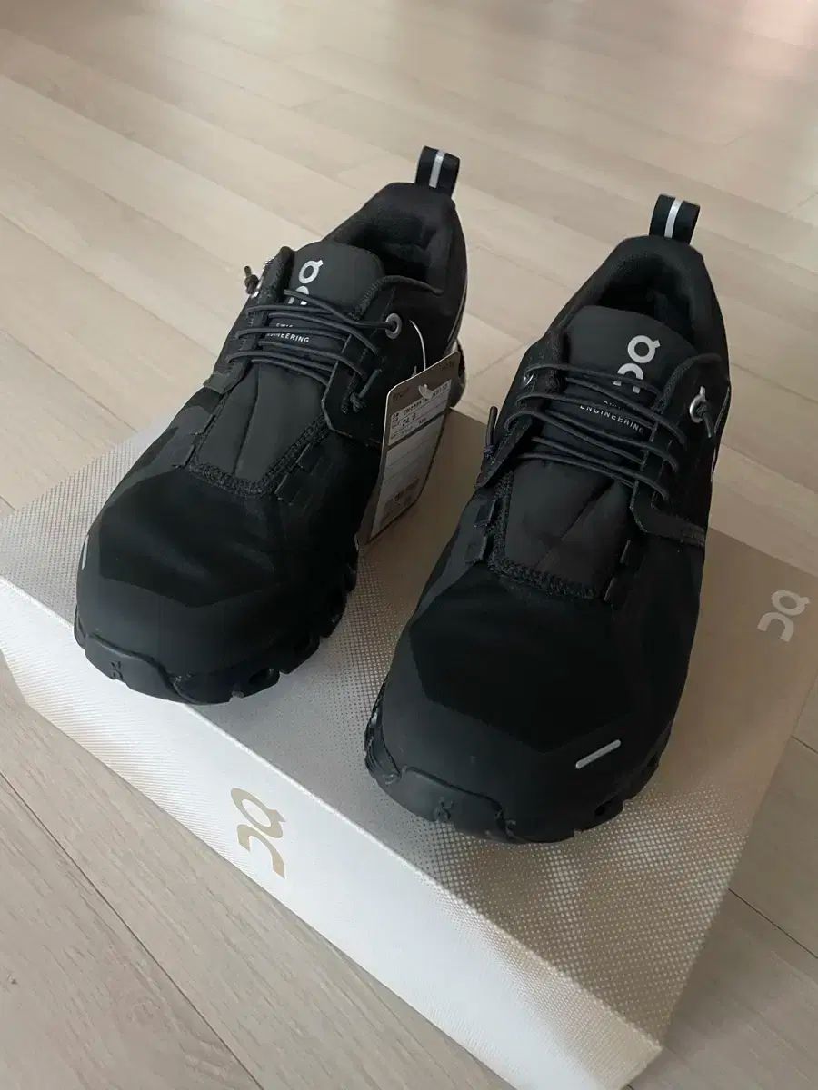 オン ランニング クラウド 5 ウォータープルーフ 240 サイズ
