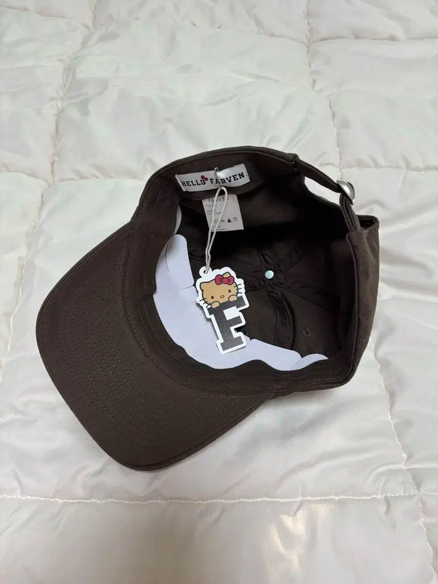 パルベンxタンニングハローキティHELLOサマーベースボールキャップ ブラウン