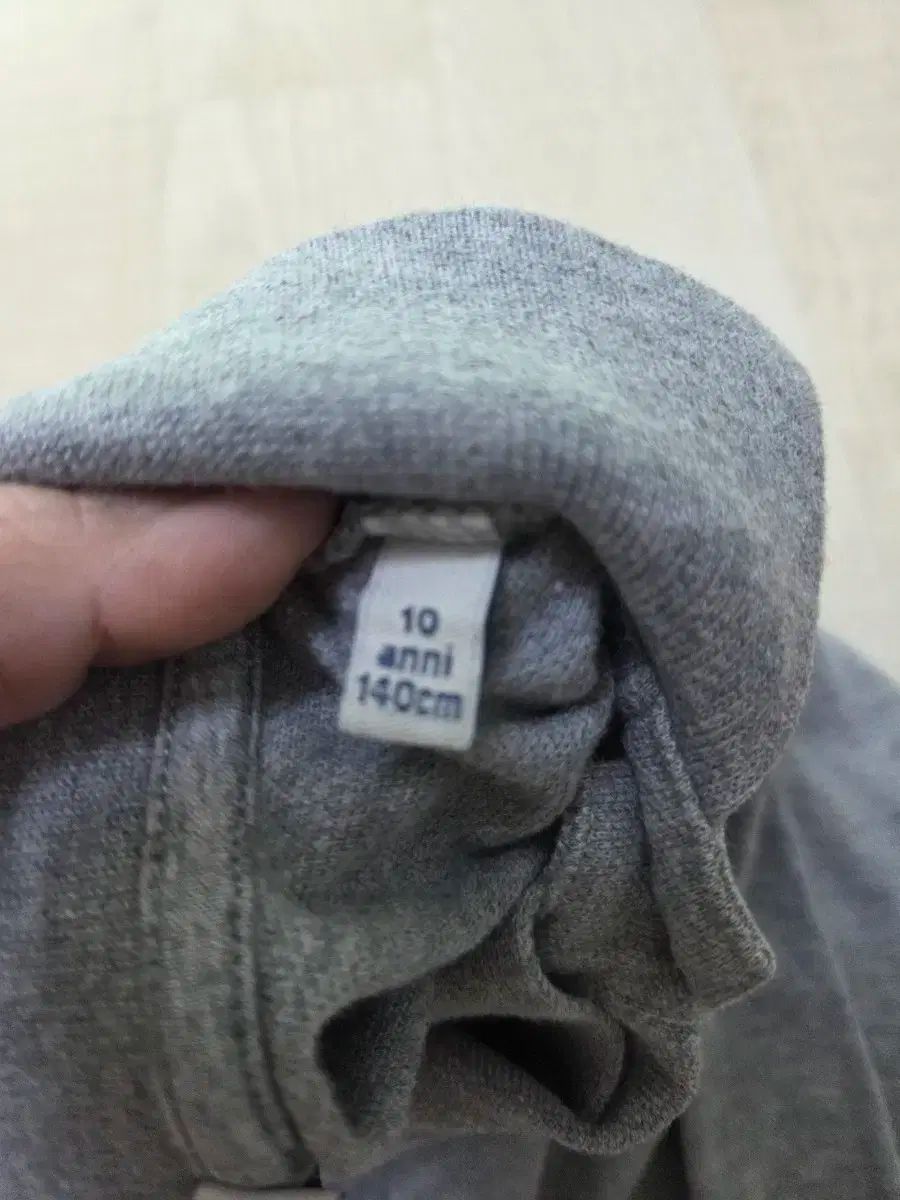  10 Y モンクレールキッズ カラ Tシャツ Tシャツ トップス