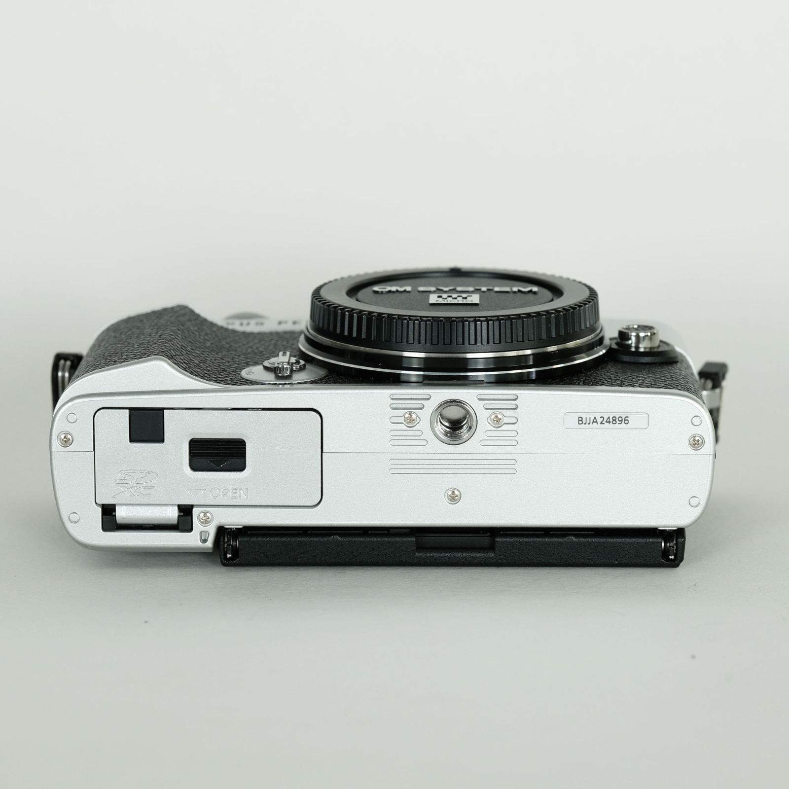  シャッター数2 803回 バッテリー OLYMPUS PEN E P 7 ボディ シルバー マイクロフォーサーズマウント ミラーレス一眼 デジタルカメラ