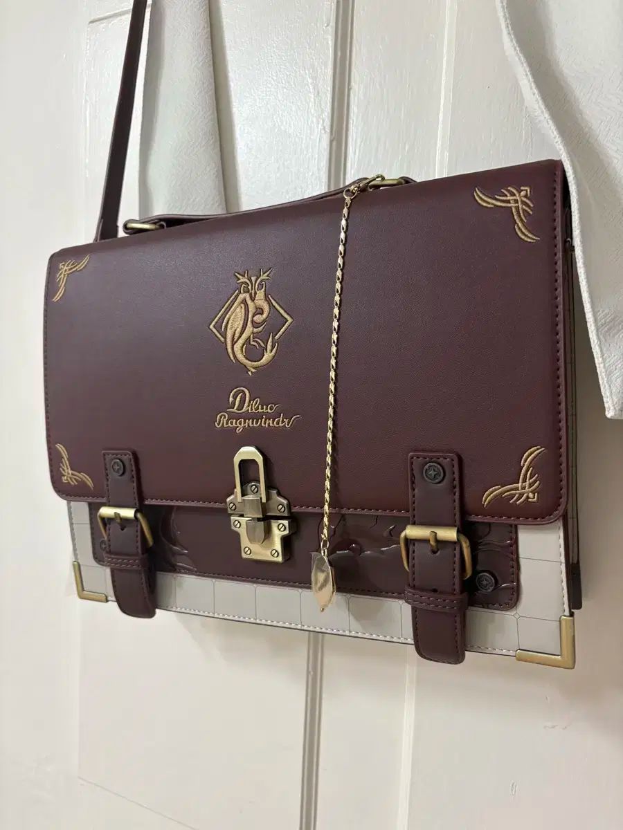 豊富なデザイン。 原神 ディルック バッグ アークス アクリル 【90％OFF超高級ブランド】