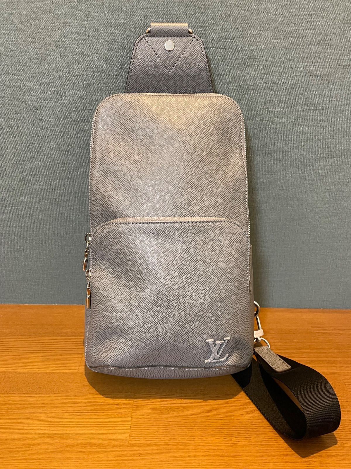 LOUIS VUITTON タイガ アヴェニュー スリング バッグ ボディ