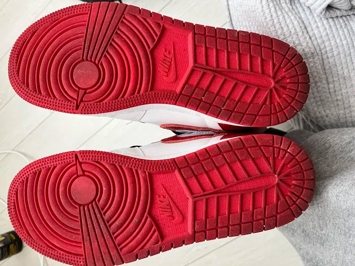 ナイキ エア ジョーダン 1 ハイ 555088-161 235