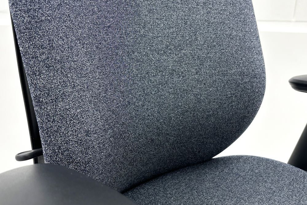 シルフィーチェア オカムラ 2017年製 ハイバック 可動肘 Sylphy クッション オフィス家具 オフィスチェア インディゴ A000003950 MARWIL-DEMENAGEMENTS_CH