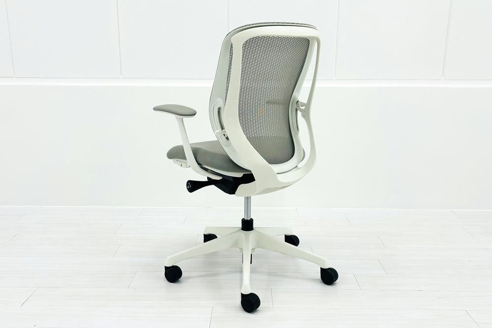 オカムラ シルフィーチェア 2017年製 ローバック 固定肘 Sylphy メッシュ オフィス家具 ライトグレー A000003953