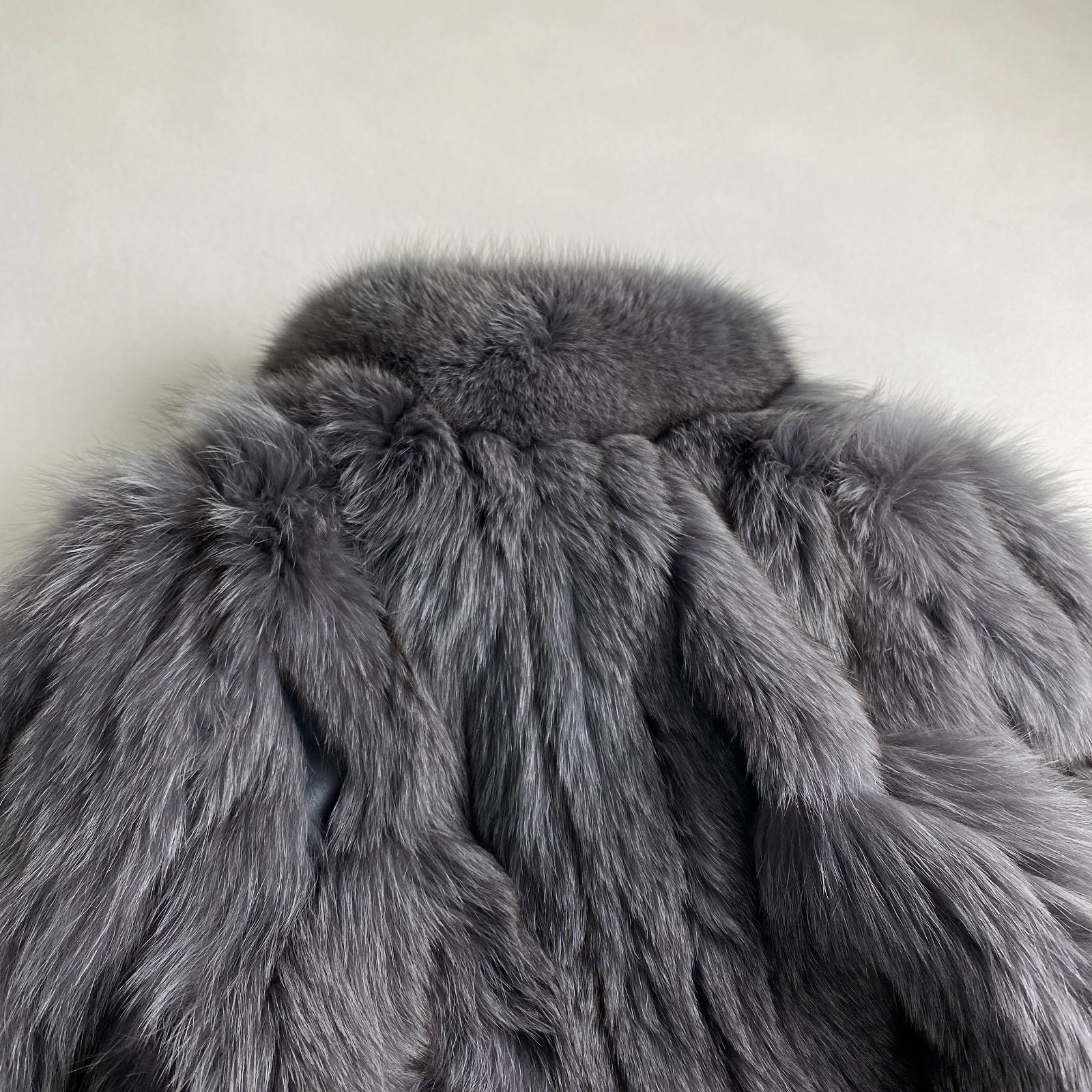 【期間限定お値下】SAGA FOX グレー 毛皮ファーコート 美品 ファーコート SAGA FOX 希少デザイン レザー ボリューム 高級