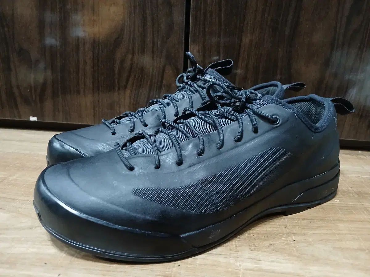 ARC TERYX コンシール LT 軽量 登山靴