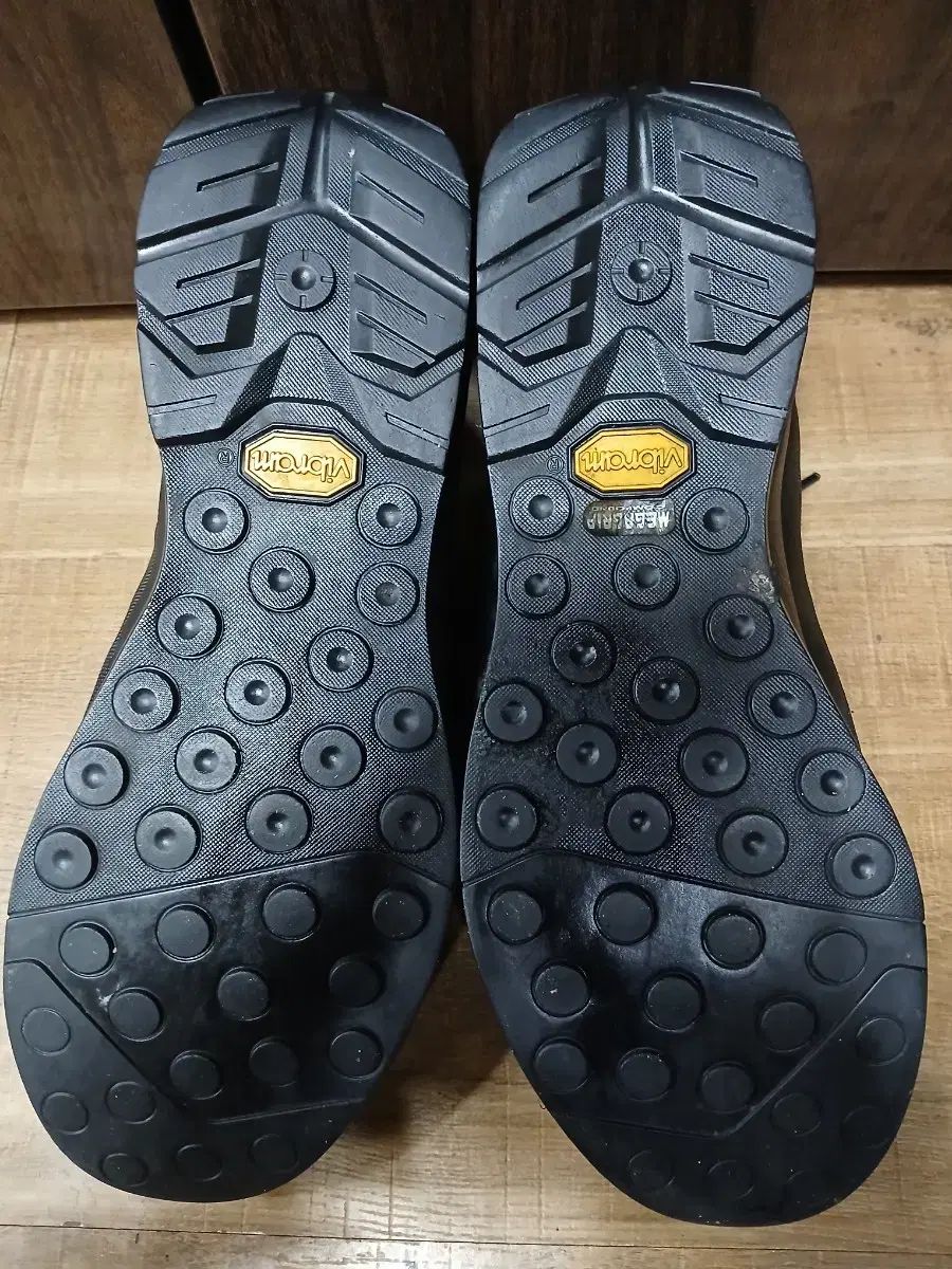 ARC TERYX コンシール LT 軽量 登山靴 OLIVEOS_COM_TR