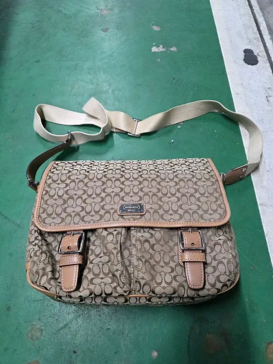 COACH シグネチャー クロスバック メッセンジャーバッグ