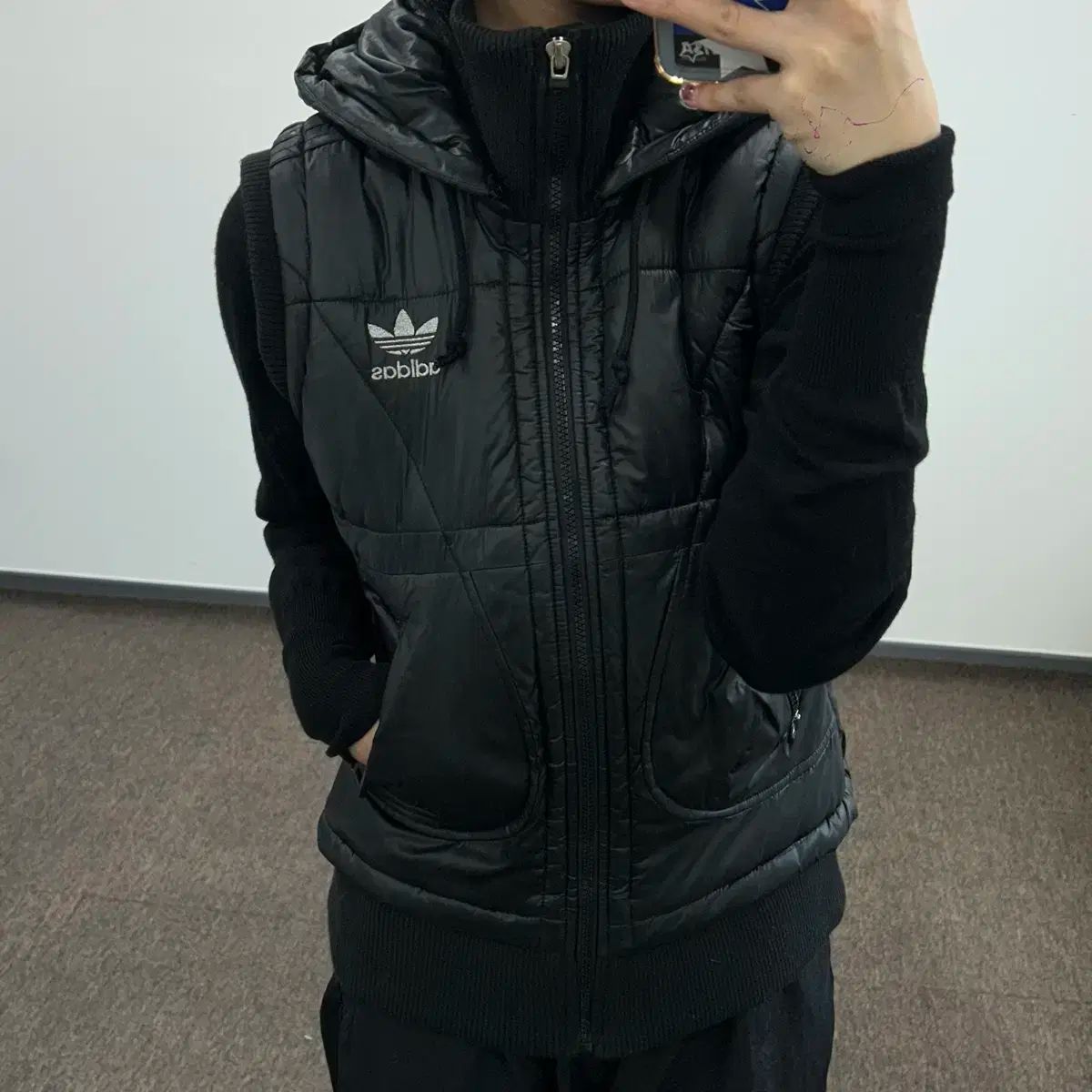 アディダス 00 s シルバー ファイヤーバード ダウンベスト