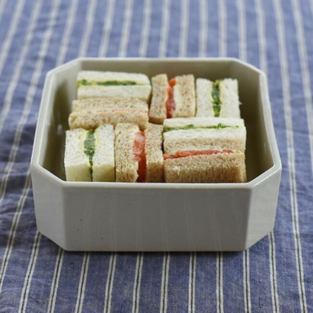 二段重 STUDIO M スタジオエム 隅切二段重 お重 お正月 おせち 2段 四角 和食器 おせち料理 ちらし寿司 菓子器 料理 お重箱 重箱 磁器 電子レンジ対応 食洗器対応 白 藍 シンプル おしゃれ かわいい