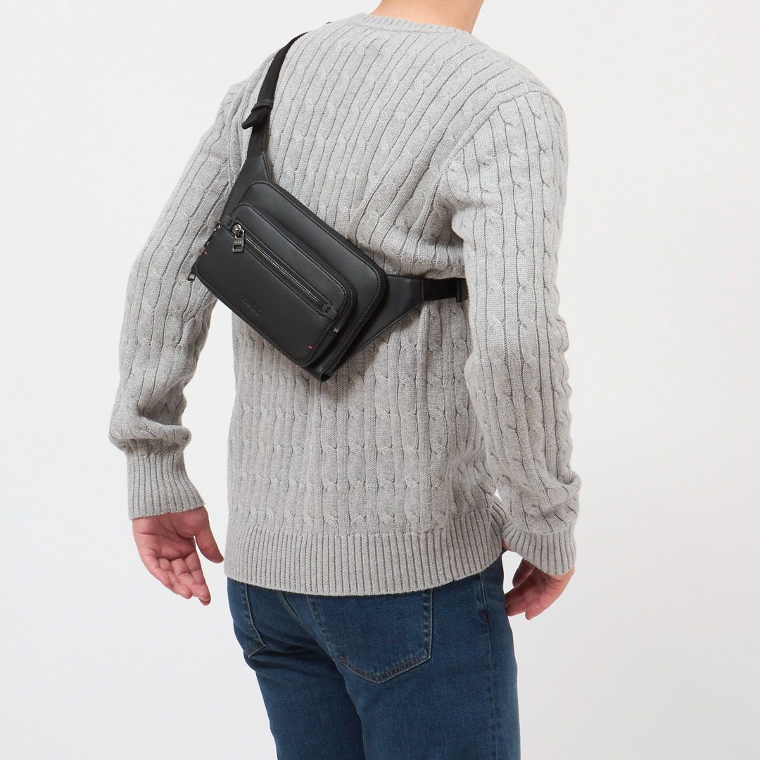 【極美品】HUGO BOSS ショルダーバッグ 斜め掛け ブラック ボディバッグ ヒューゴボス バッグ ショルダーバッグ ボディバッグ 斜め掛け