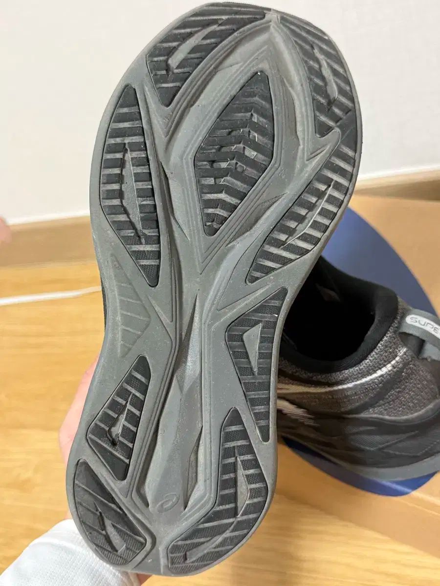  252 5 アシックス ブラック その他 靴