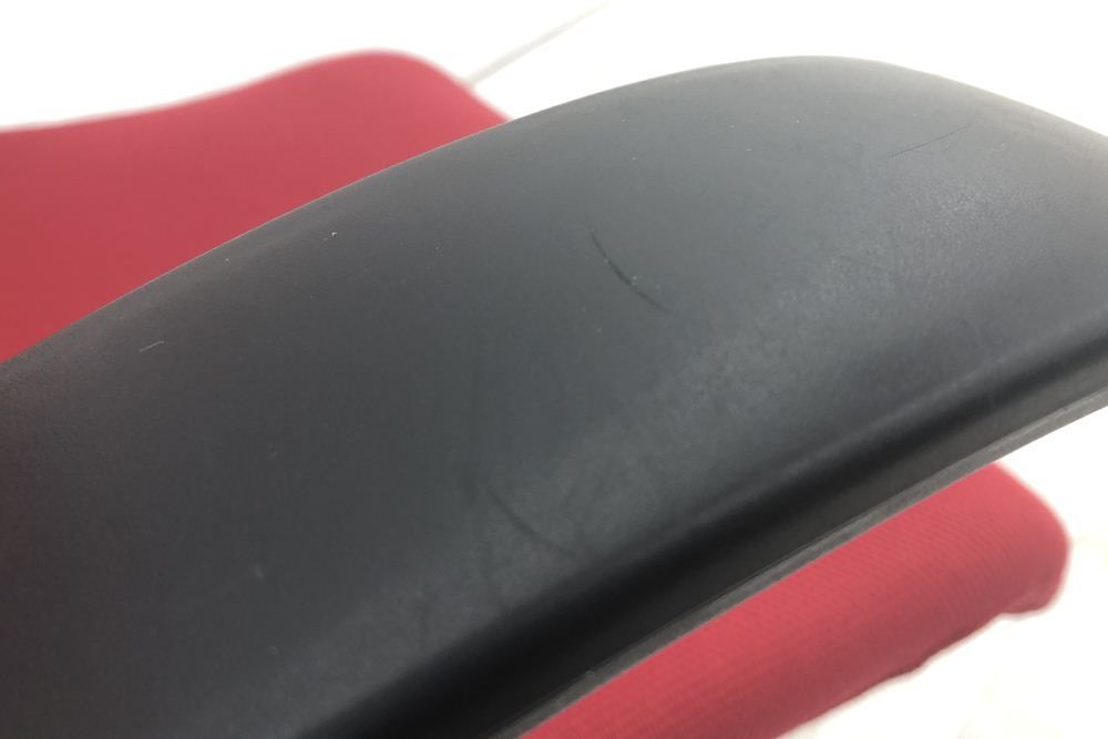 イトーキ エフチェア 2017年製 クッション 固定肘 事務椅子 ITOKI オフィス家具 KF-370JBH-T1M4 レッド A000002869 MARWIL-DEMENAGEMENTS_CH