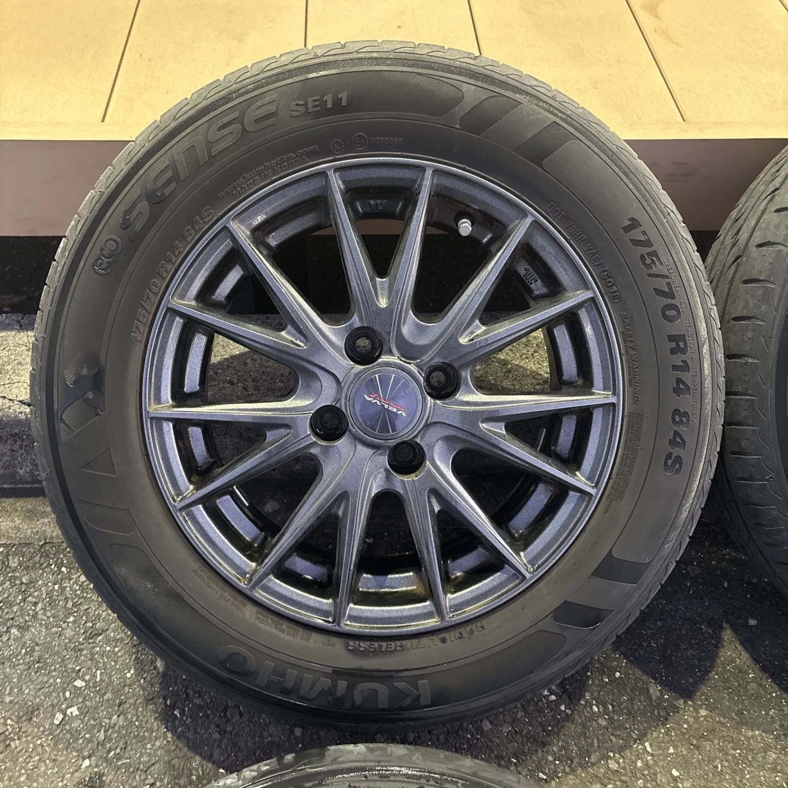 VELVA 175 70 R 14 社外ホイールタイヤセット 5 J