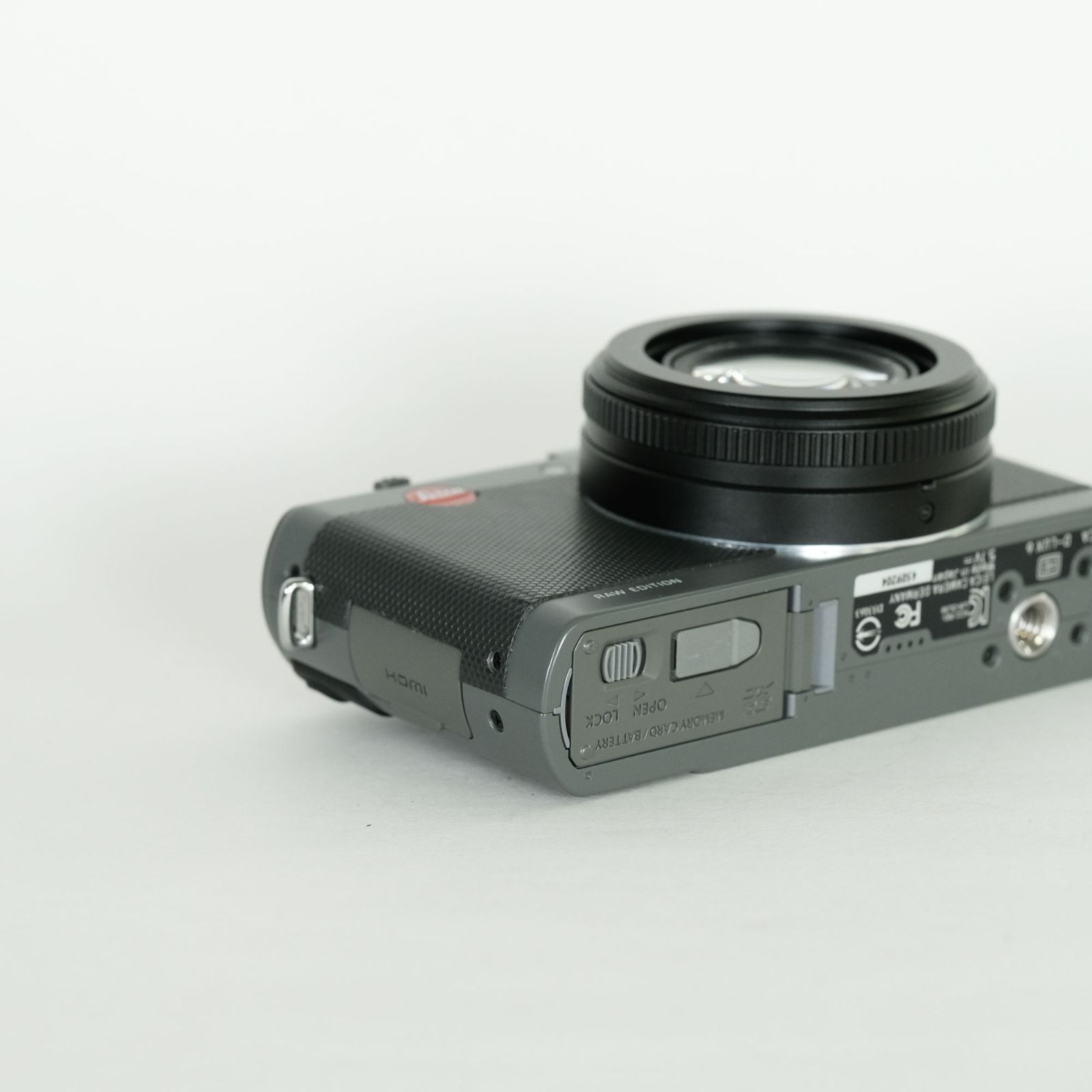 コンパクトデジタルカメラ