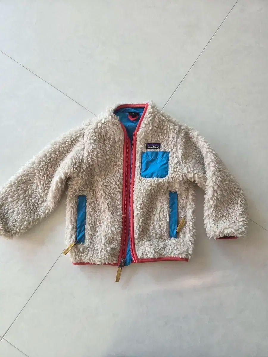 パタゴニア キッズ レトロ アウター