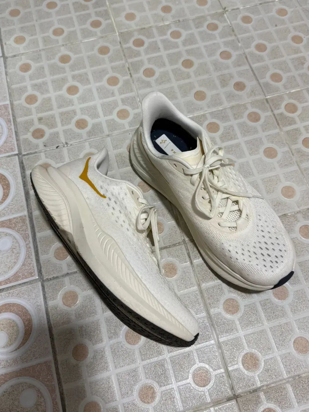275 HOKA ONE ONE ホカオネオネ 麻 マハ 6 LA ベージュ