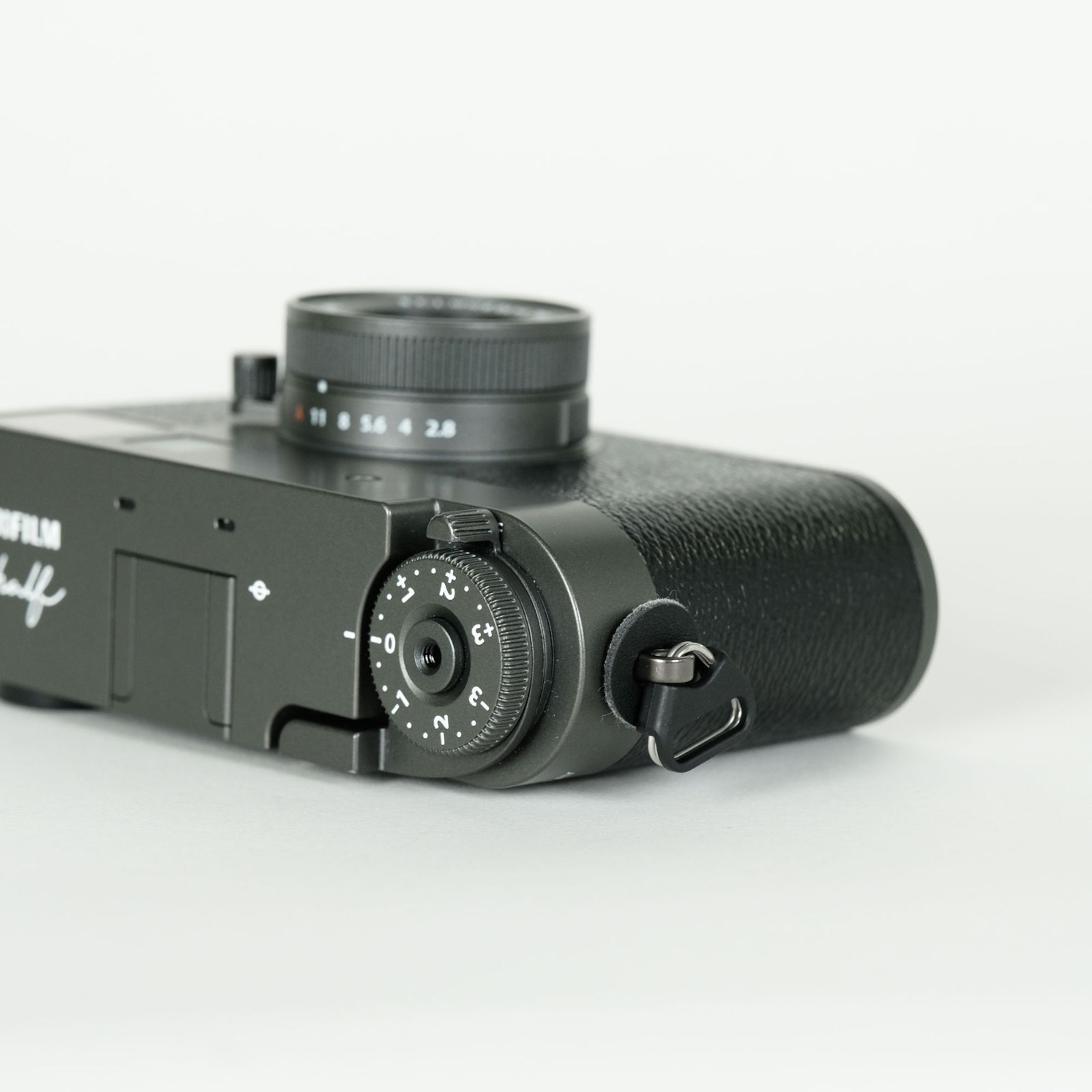 1 チャコールシルバー