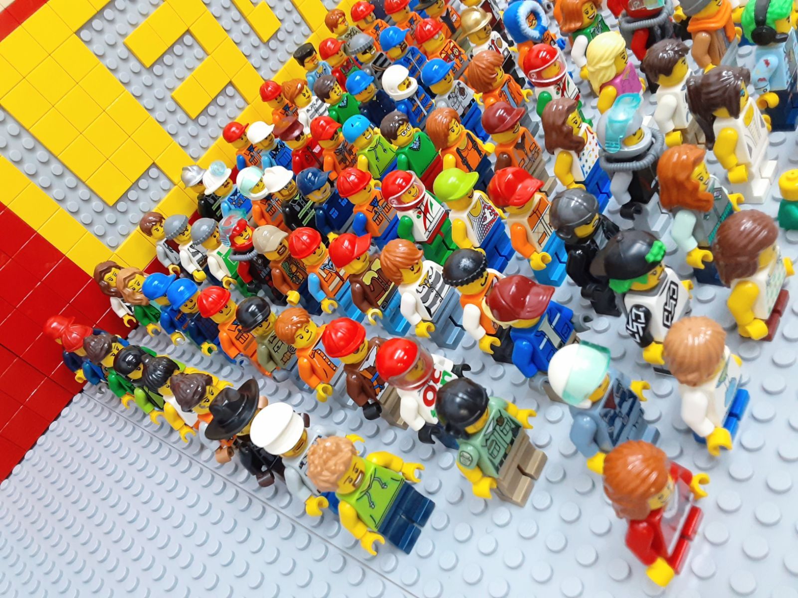 100体セット レゴ ミニフィグ 大量 住民 店員 赤ちゃん 子供 警察官 消防士 老人 工事現場 シティ ミニフィギュアシリーズ